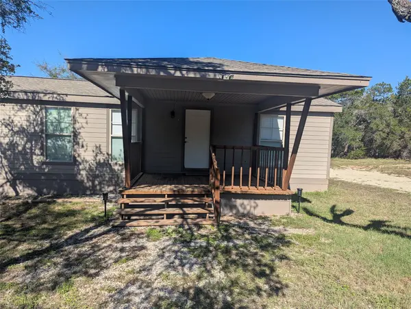 105 Oak LN, Dripping Springs, TX 78620
