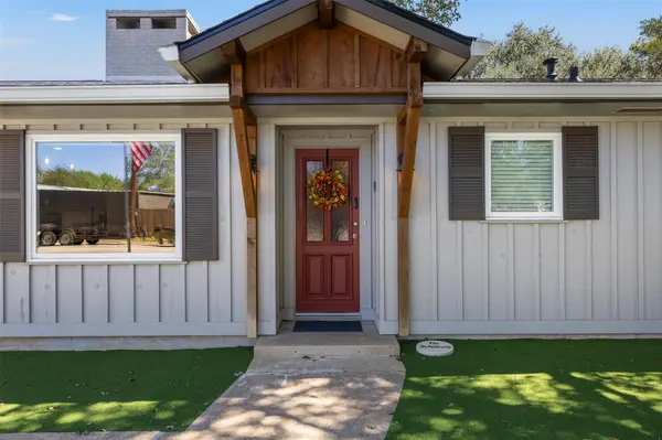 364 Woodland Ave, Giddings, TX 78942