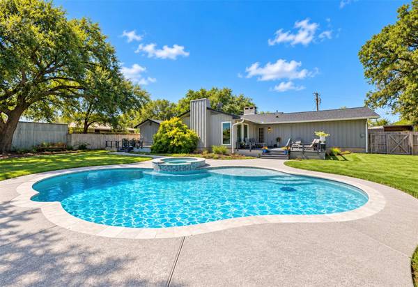 364 Woodland Ave, Giddings, TX 78942