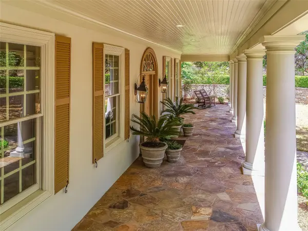 914 Moonlight DR, Canyon Lake, TX 78133