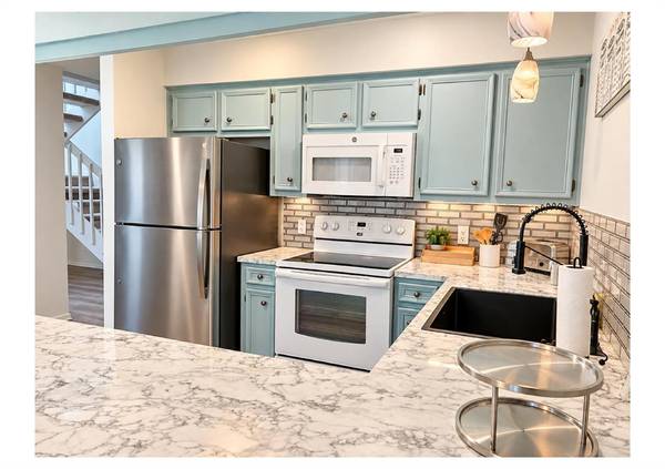 307 Crest VW #4, Horseshoe Bay, TX 78657