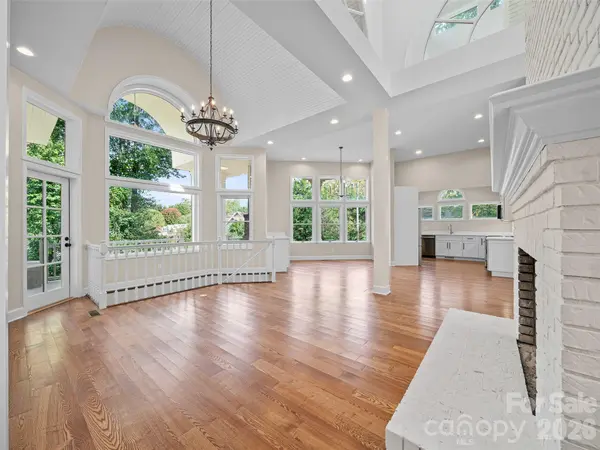 18 Carriage Park WAY, Hendersonville, NC 28791