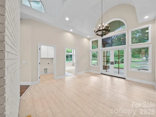 18 Carriage Park WAY, Hendersonville, NC 28791