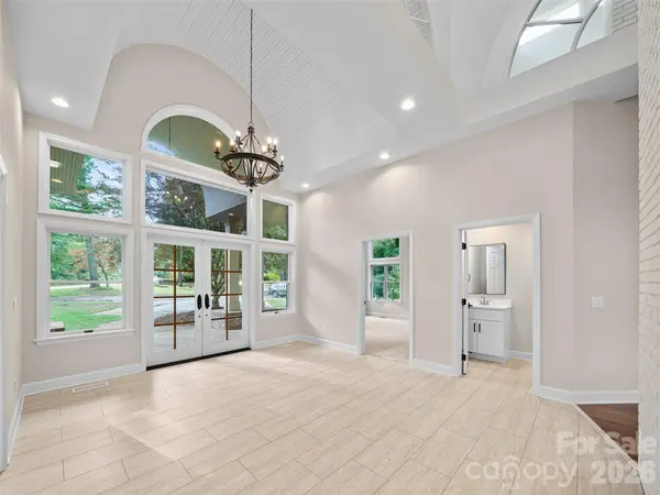 18 Carriage Park WAY, Hendersonville, NC 28791