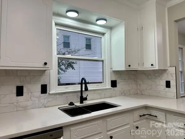 1401 Longbrook DR, Charlotte, NC 28270