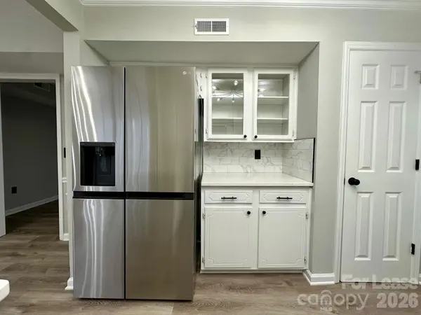 1401 Longbrook DR, Charlotte, NC 28270