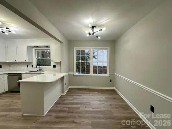 1401 Longbrook DR, Charlotte, NC 28270