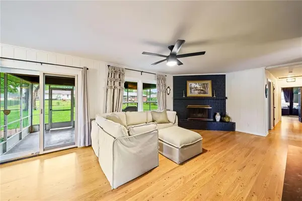 629 E 106th ST, Kansas City, MO 64131