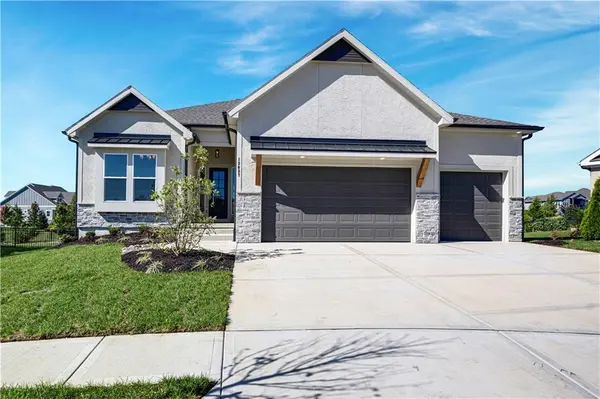 13037 W 174th PL, Overland Park, KS 66221