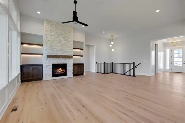 13037 W 174th PL, Overland Park, KS 66221