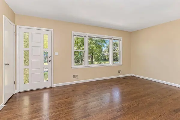 8105 Hedges AVE, Raytown, MO 64138