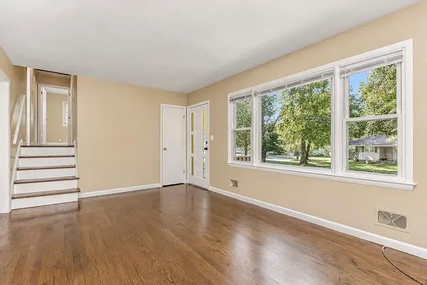 8105 Hedges AVE, Raytown, MO 64138