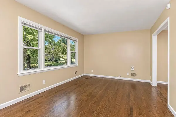 8105 Hedges AVE, Raytown, MO 64138