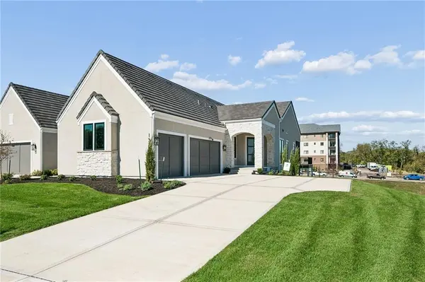 13727 Pembroke LN, Leawood, KS 66224