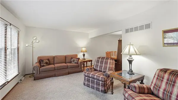9146 Antioch RD, Overland Park, KS 66212