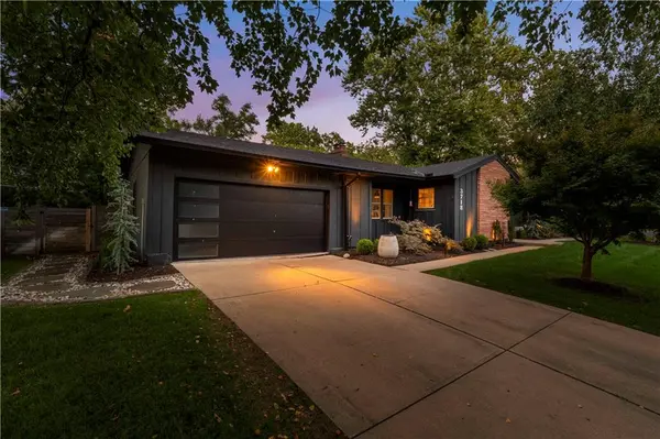 3718 W 96TH ST, Overland Park, KS 66206