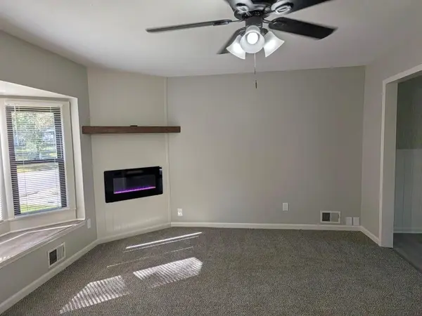 306 SE 21st ST, Oak Grove, MO 64075