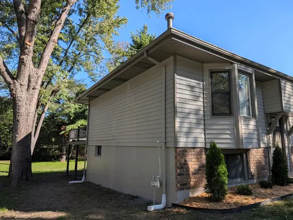 306 SE 21st ST, Oak Grove, MO 64075