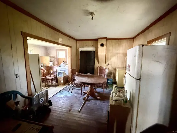118 E Grissom Ave ***, Mitchell, IN 47446