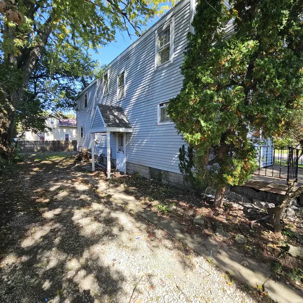 3102 McArthur DR, Fort Wayne, IN 46809