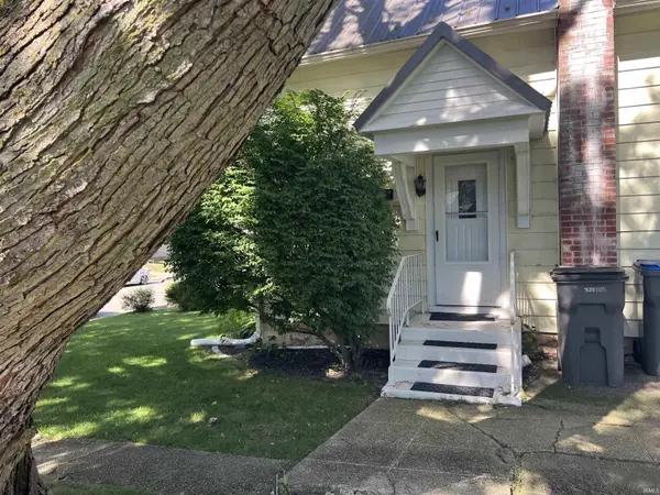 407 N Elm ST, Nappanee, IN 46550-1414