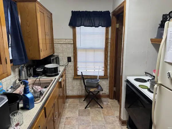 911 W Williams ST, Oakland City, IN 47660