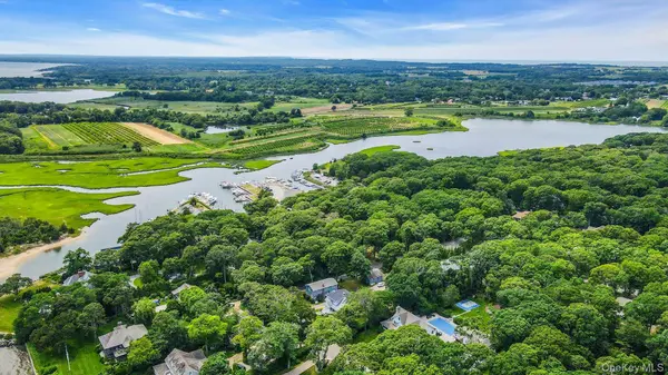 2340 Fairway DR, Cutchogue, NY 11935