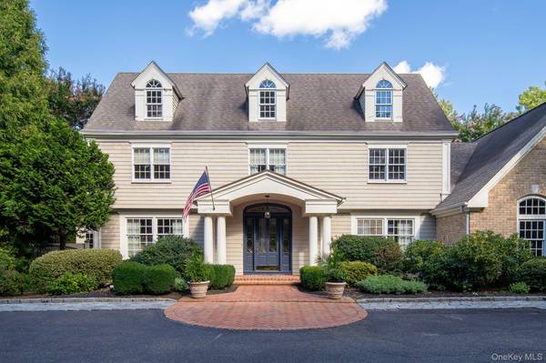 7 Pippin LN, Lloyd Harbor, NY 11743