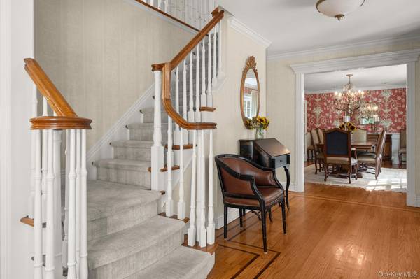 7 Pippin LN, Lloyd Harbor, NY 11743