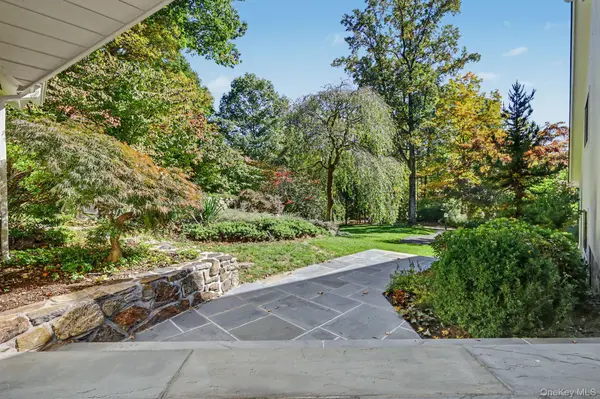 4 Stone Hollow WAY, Armonk, NY 10504