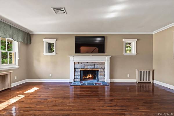 23 Allen RD, Rockville Centre, NY 11570