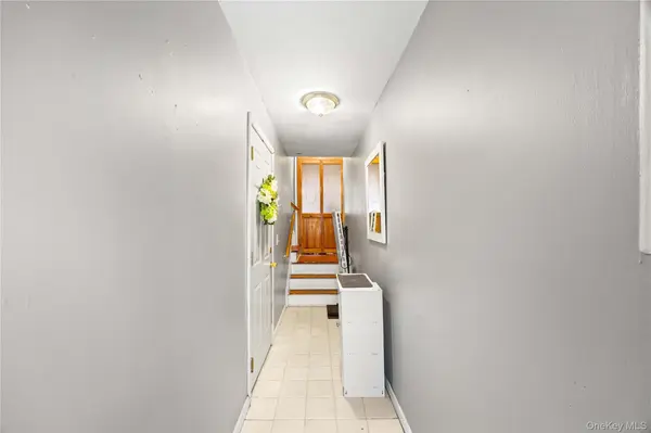 10 Lyndale LN, Staten Island, NY 10312