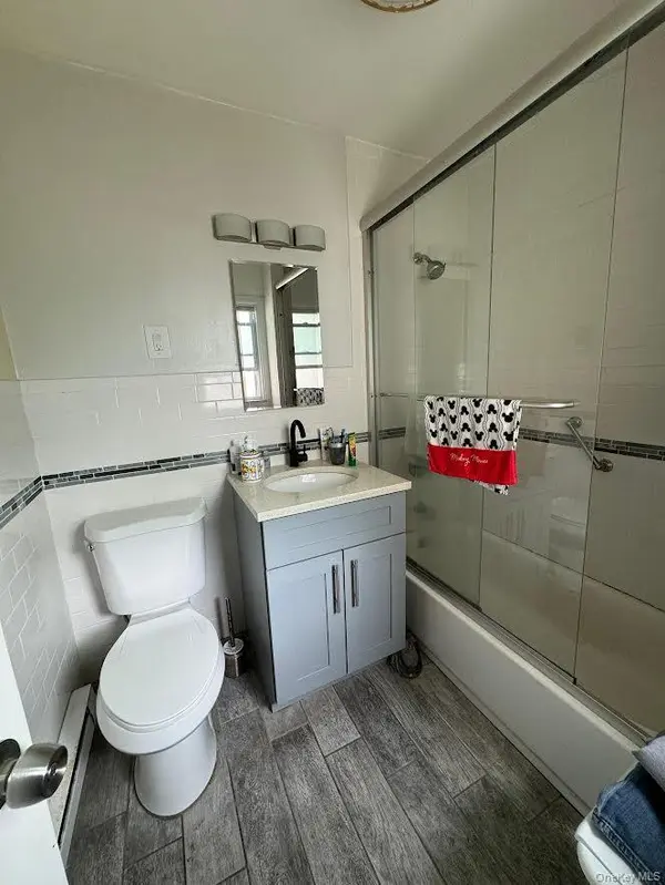 4302 20th RD #1, Astoria, NY 11105