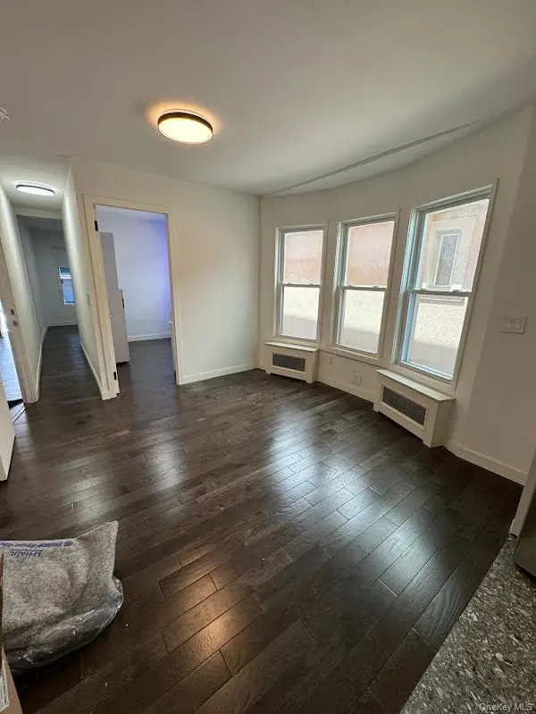 4302 20th RD #1, Astoria, NY 11105
