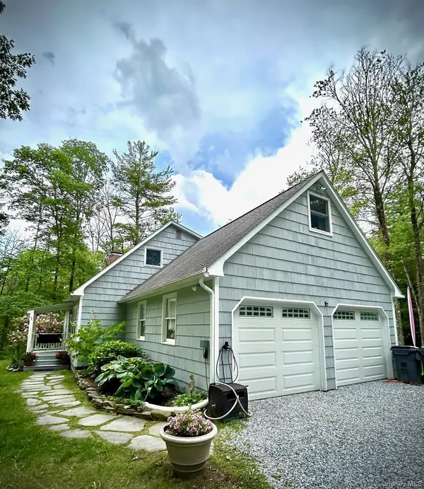 230 Middle RD, Austerlitz, NY 12017