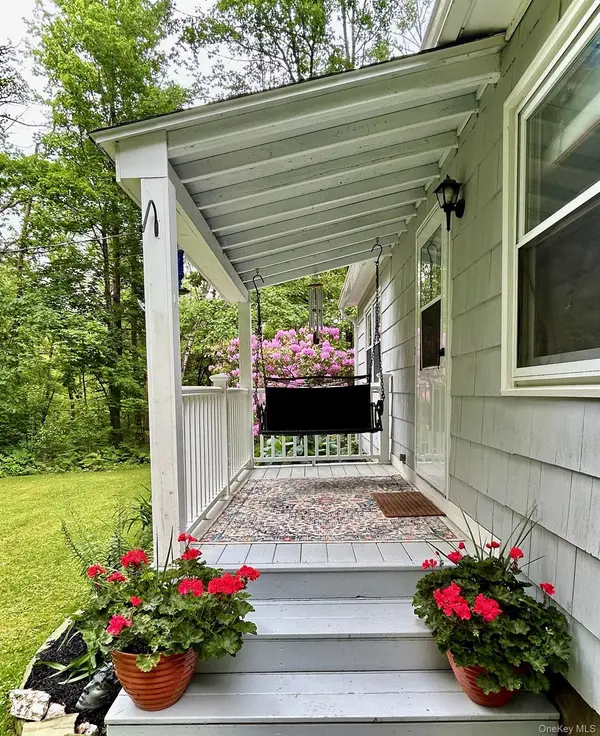 230 Middle RD, Austerlitz, NY 12017