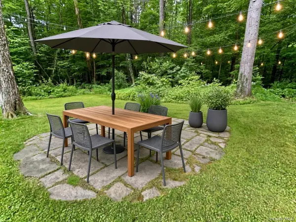 230 Middle RD, Austerlitz, NY 12017
