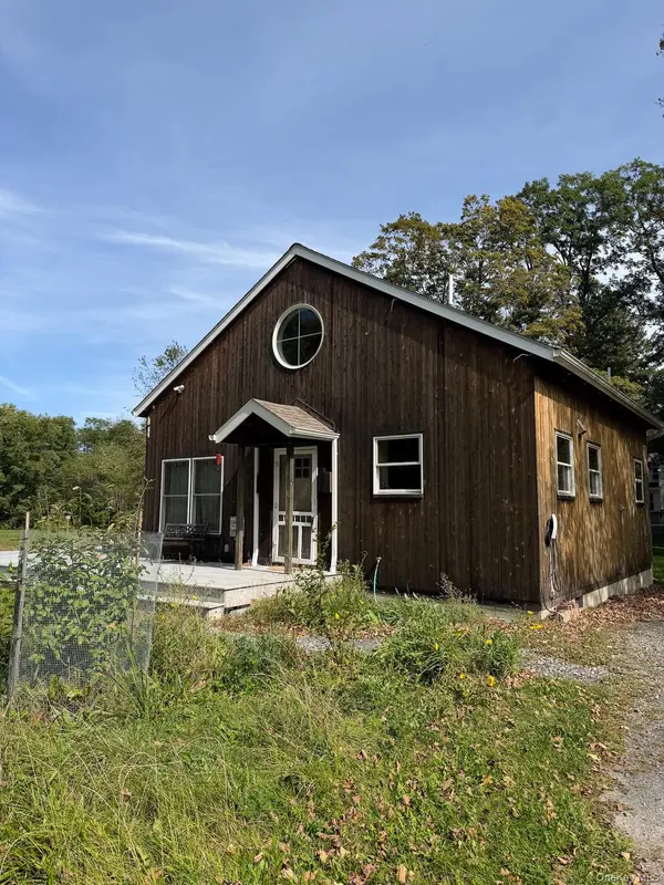 781 Salisbury TPKE, Red Hook, NY 12571