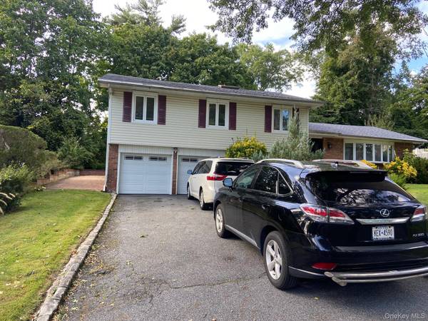 12 Russell Woods RD, Great Neck, NY 11021