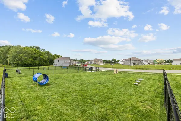1095 Sweetland LN, Greenwood, IN 46143