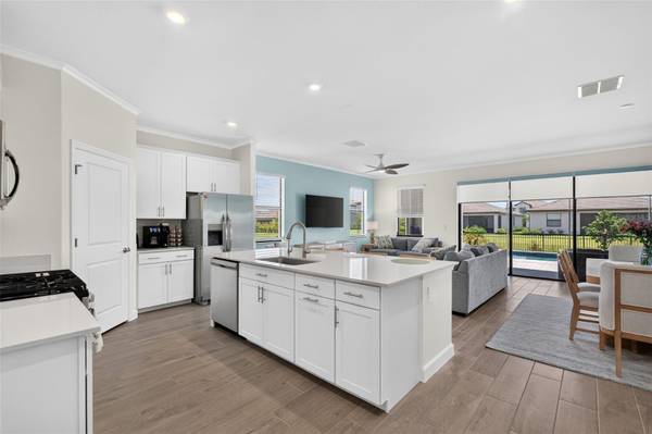 15104 OXFORD GREY DR, Bradenton, FL 34211