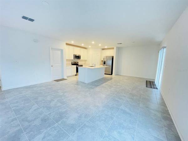 1776 WHITE WATER CT, Davenport, FL 33837