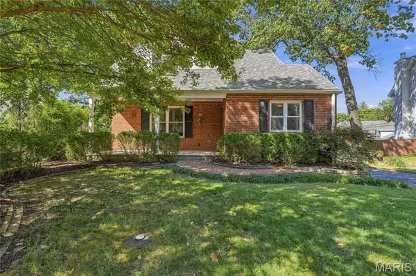 81 Heatherbrook Lane, Kirkwood, MO 63122