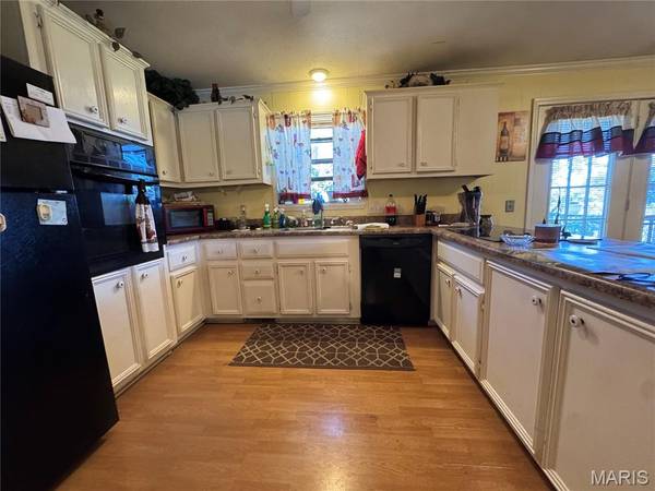 62 County Road 481, Poplar Bluff, MO 63901