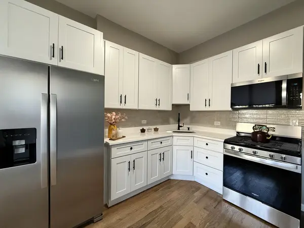 4038 W Congress Pkwy, Chicago, IL 60624