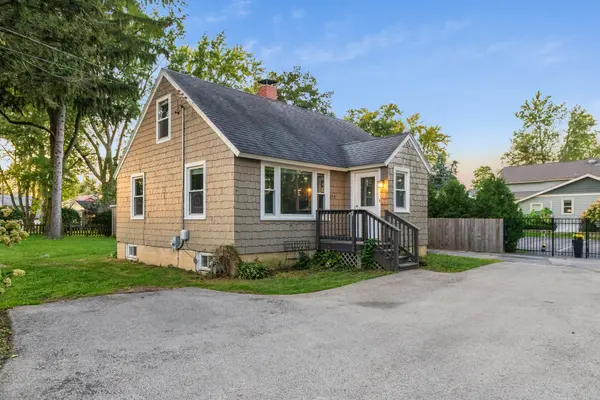 254 W Main ST, Carpentersville, IL 60110