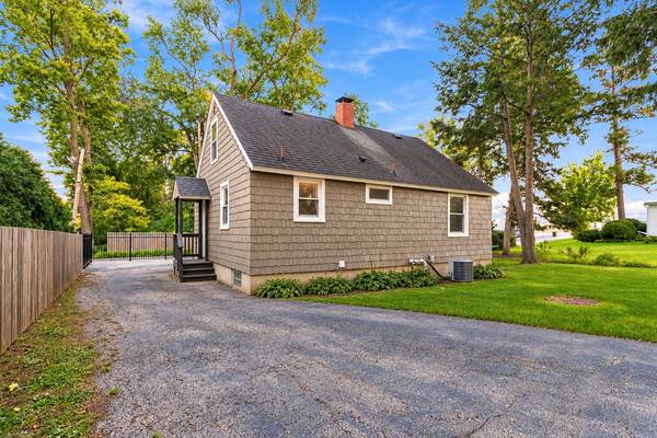 254 W Main ST, Carpentersville, IL 60110