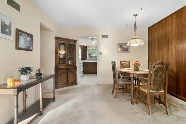 208 N Brighton PL, Arlington Heights, IL 60004