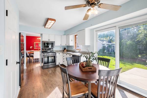 1717 Victoria RD, Mundelein, IL 60060