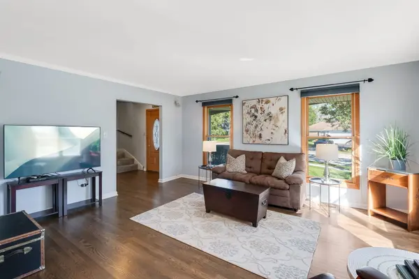 1717 Victoria RD, Mundelein, IL 60060